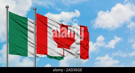 Nigeria und Kanada Flagge im Wind gegen Weiße bewölkt blauer Himmel zusammen. Diplomatie Konzept, internationale Beziehungen. Stockfoto