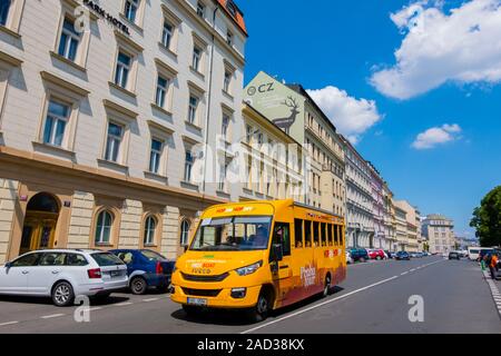 Prag, sightseeing tour bus, Opletalova, Nove Mesto, Prag, Tschechische Republik Stockfoto