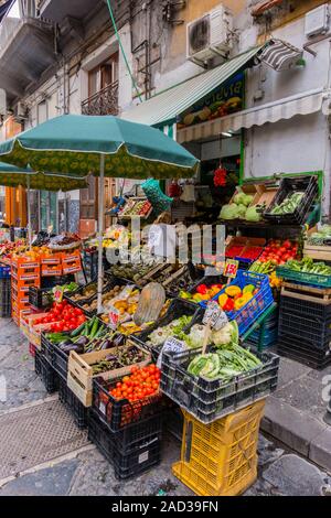 Lebensmittel Shop, Spaccanapoli, centro storico, Wardow, Neapel, Italien Stockfoto