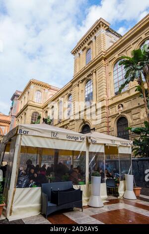 Cafe Terrasse, vor der Accademia delle Belle Arti, Neapel, Italien Stockfoto