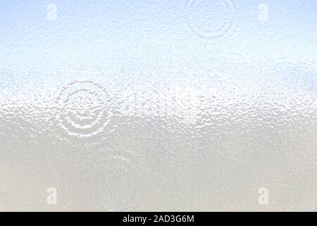 Leichte matte Oberfläche. Kunststoff Glas. Frosted winter Fenster Glas. Weiß Grau gradient transparenter Hintergrund Stockfoto