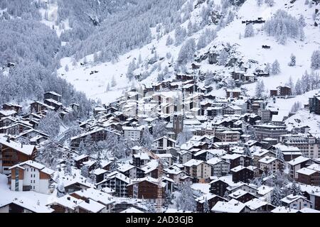 Luftaufnahme auf Zermatt und das Matterhorn Valley peak Stockfoto
