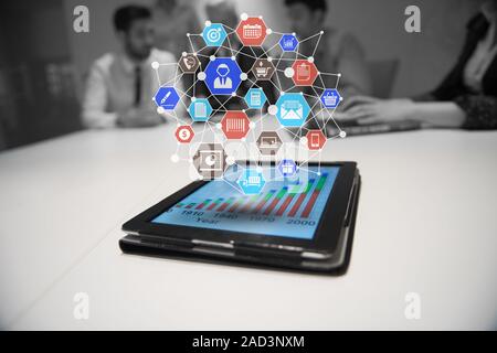 Digitale Bewerbung mit Symbolen fliegen Stockfoto