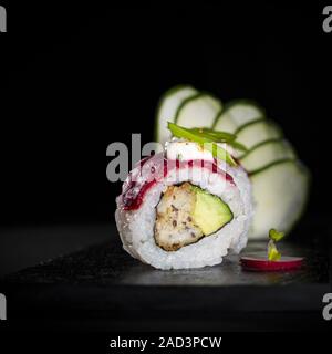 Sortiment von Sushi auf einer Platte Stockfoto