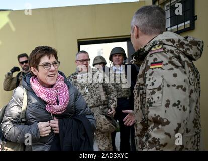 Kabul, Afghanistan. 03 Dez, 2019. Annegret Kramp-Karrenbauer (CDU), der Verteidigungsminister, kommt an der NATO-Mission der entschlossenen Unterstützung. Quelle: Britta Pedersen/dpa-Zentralbild/dpa/Alamy leben Nachrichten Stockfoto