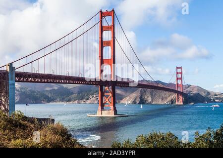 Die Golden Gate Bridge nach Norden schauen, als Sie überspannt den Eintritt in die San Francisco Bay vom Pazifik,, San Francisco, Kalifornien, USA. Stockfoto