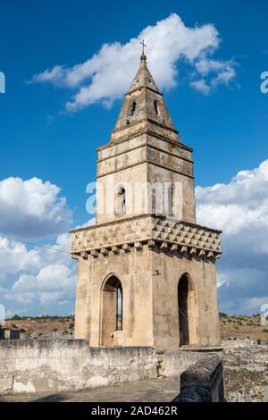 Kirchturm der Kirche des Heiligen Petrus Barisano (Chiesa di San Pietro Barisano) Sassi von Matera, Basilikata, Süditalien Stockfoto