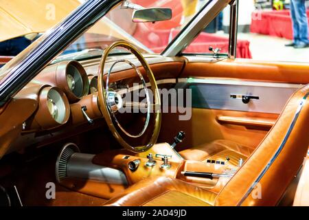 Rosemont, Illinois, Vereinigte Staaten - 23 November, 2019 - Innenraum des Chrysler Turbine Auto, an das Muscle Car und Corvette Staatsangehörigen 2019 angezeigt. Stockfoto