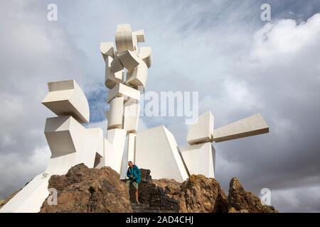 Das Monumento a la Fecundidad von César Manrique am Eingang zum Monumento al Campesino in San Bartolomé, Lanzarote, Kanarische Inseln erstellt. Stockfoto