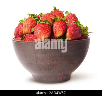 Reife Saftige Erdbeeren in eine keramische Schüssel Stockfoto