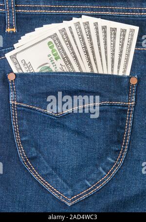 Einige US-Dollar In der Tasche der Jeans Stockfoto