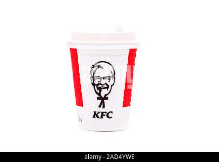 Kentucky - 23. November: Cup mit KFC-Logo oder Kentucky Fried Chicken isoliert auf weißem Hintergrund in Kentucky am 23. November. 2019 in den USA Stockfoto