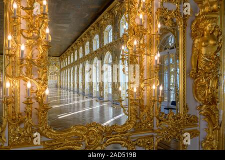 Sankt Petersburg, Russland - 15. Oktober 2019. Innenraum Ballsaal, Catherine Palace, Zarskoje Selo, Puschkin. Stockfoto