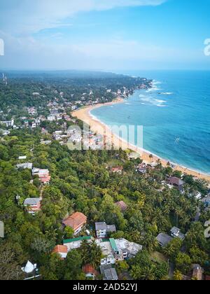 Luftaufnahme von Unawatuna Strand und Stadt in Sri Lanka Stockfoto