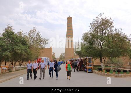 22. September 2019 - Chiwa, Usbekistan: Islam Khoja Minarett (Wahrzeichen der Stadt). Stockfoto