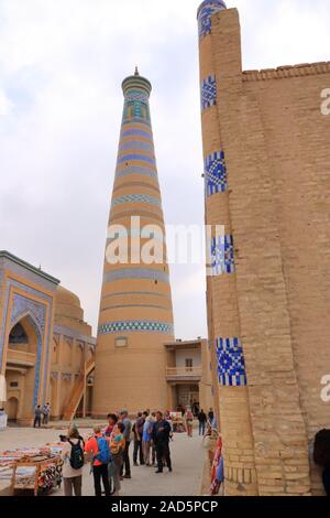 22. September 2019 - Chiwa, Usbekistan: Islam Khoja Minarett (Wahrzeichen der Stadt). Stockfoto