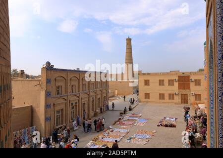 22. September 2019 - Chiwa, Usbekistan: Islam Khoja Minarett (Wahrzeichen der Stadt). Stockfoto