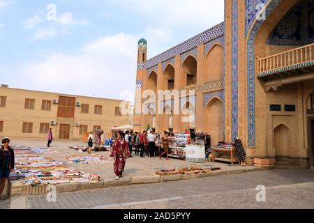 22. September 2019 - Chiwa, Usbekistan: Islam Khoja Minarett (Wahrzeichen der Stadt). Stockfoto