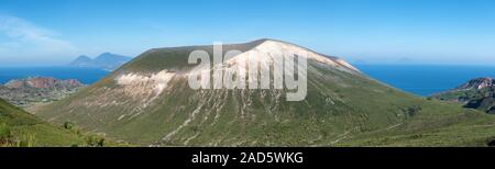 Panoramablick auf die vukcano Vulkan, Äolische Inseln, Italien Stockfoto