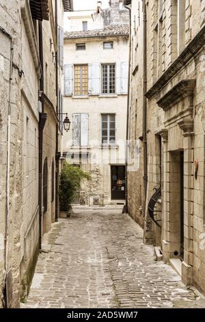 Malerische Gasse in Uzes, Süd Frankreich (Ardeche) Stockfoto