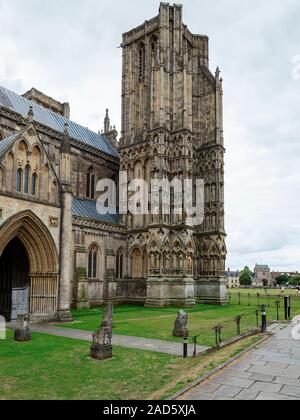 North West Tower und North Halle von Wells Cathedral, Wells, Somerset, England, Großbritannien Stockfoto