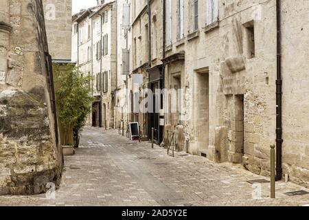 Malerische Gasse in Uzes, Süd Frankreich (Ardeche) Stockfoto