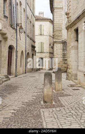 Malerische Gasse in Uzes, Süd Frankreich (Ardeche) Stockfoto