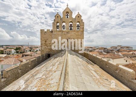 Die Kirche in Saintes-Maries-de-la-Mer, Südfrankreich. Stockfoto