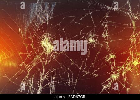 Bildschirm eines defekten Mobiltelefon. Sprünge im Glas Stockfoto