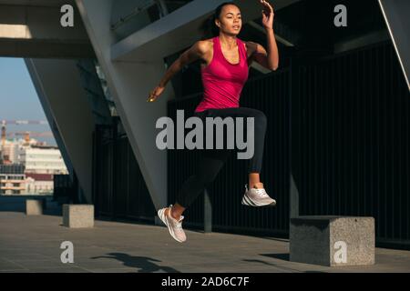 Einen großen Sprung in der Luft Foto Stockfoto