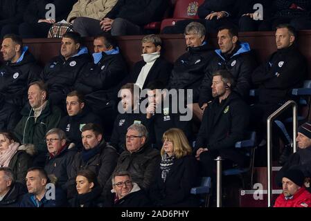 Burnley, Großbritannien. 03 Dez, 2019. Sergio Agüero von Manchester City Uhren auf von der Tribüne aus während der Premier League Match zwischen Burnley und Manchester City im Turf Moor am 3. Dezember 2019 in Burnley, England. (Foto von Daniel Chesterton/phcimages.com) Credit: PHC Images/Alamy leben Nachrichten Stockfoto