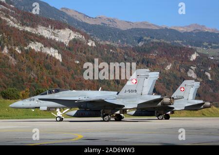 Meiringen, zwei McDonell Douglas F/A-18 Hornet Jets bereit sind zu gehen Stockfoto