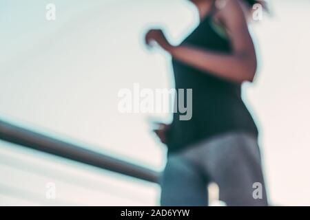 Unscharfe Foto einer Person in Bewegung Foto Stockfoto