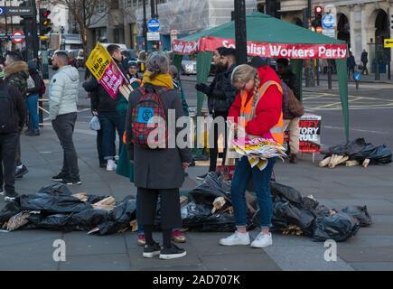 Anti-Trump Demonstration in Trafalgar Square in London während des NATO-Gipfels 2019 eingestellt Stockfoto