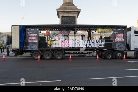 Anti-Trump Demonstration in Trafalgar Square in London während des NATO-Gipfels 2019 eingestellt Stockfoto