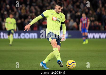 London, Großbritannien. 03 Dez, 2019. Diego Rico von Bournemouth in Aktion. Premier League match, Crystal Palace v AFC Bournemouth an Selhurst Park in London am Dienstag, den 3. Dezember 2019. Dieses Bild dürfen nur für redaktionelle Zwecke verwendet werden. Nur die redaktionelle Nutzung, eine Lizenz für die gewerbliche Nutzung erforderlich. Keine Verwendung in Wetten, Spiele oder einer einzelnen Verein/Liga/player Publikationen. pic von Steffan Bowen/Andrew Orchard sport Fotografie/Alamy Live news Credit: Andrew Orchard sport Fotografie/Alamy leben Nachrichten Stockfoto