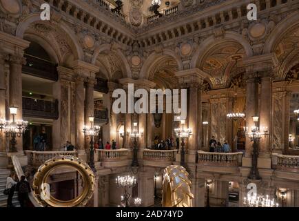 Eine Innenansicht der Opéra de Paris, Palais Garnier. Es war von 1861 bis 1875 für die Pariser Oper gebaut. Stockfoto