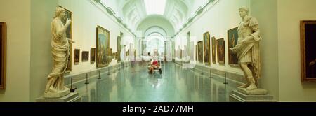 Statuen und Gemälde im Prado Museum, Madrid, Spanien Stockfoto