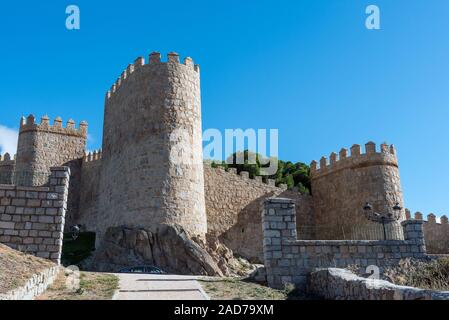 Die imposanten mittelalterlichen Stadtmauer von Avila in Spanien Stockfoto