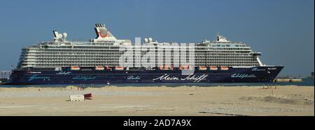 Katar, Doha, Kreuzfahrtschiff Mein Schiff 5 am Anschluss Doha Stockfoto