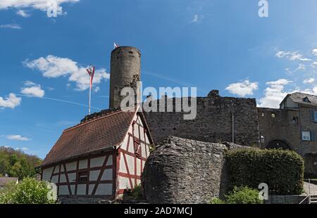 Blick auf die Burgruine Eppstein in Hessen, Deutschland Stockfoto