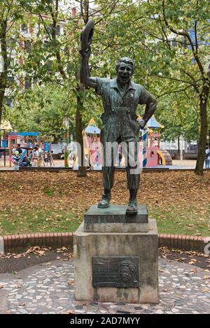 Bronzene Denkmal von Pepe Tonetti im Park Doña Casilda de Iturrizar, Bilbao, Vizcaya, Spanien Stockfoto