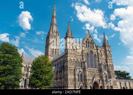 Die Kathedrale von Salisbury mit dem höchsten Turm in England Stockfoto