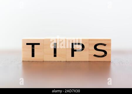 Tipps Wort auf Holzwürfel geschrieben Stockfoto