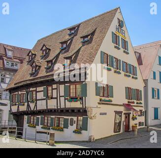 Ulm, Schiefes Haus ist der Name von diesem krummen Haus Stockfoto