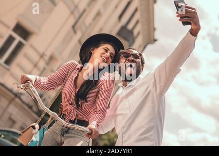 Übersicht Zunge für lustige selfie Foto Stockfoto
