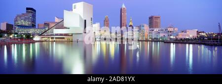 Nacht Blick auf Rock And Roll Hall Of Fame, Cleveland, USA Stockfoto