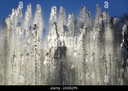 Mailand, Brunnen der Brunnen am Castello Sforzesco im Gegenlicht Stockfoto