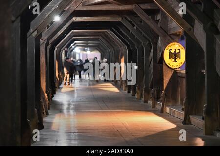 Bad Säckingen, Historische Holzbrücke über den Rhein an der Grenze Schweiz - Deutschland Stockfoto