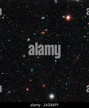 Die tiefste sichtbares Licht Bild genommen, der Himmel löst rund 300.000 Sternen im Halo der nächsten benachbarten Spiralgalaxie, Andromeda (M31). Das Foto wurde mit der Advanced Camera für Umfragen an Bord der NASA-Hubble-Weltraumteleskop genommen. Da das Bild sowohl schwache Zwergsternen und helle Sterne erfasst, können Astronomen das Alter der Halo Bevölkerung Schätzung durch die Analyse der Verteilung der Farbe und Helligkeit. Der Halo ist eine kugelförmige Wolke von Sternen um Andromeda, befindet sich 2,5 Millionen Lichtjahre von der Erde entfernt. Das überraschende Ergebnis ist, dass diese Sterne decken ein breites r Stockfoto